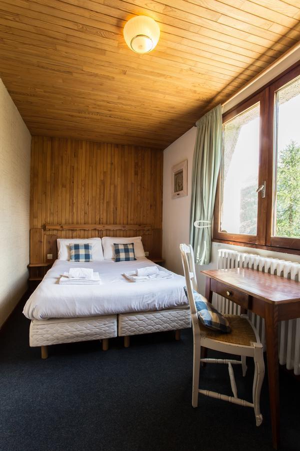 Bed and Breakfast Chalet Les Melezes Тінь Екстер'єр фото