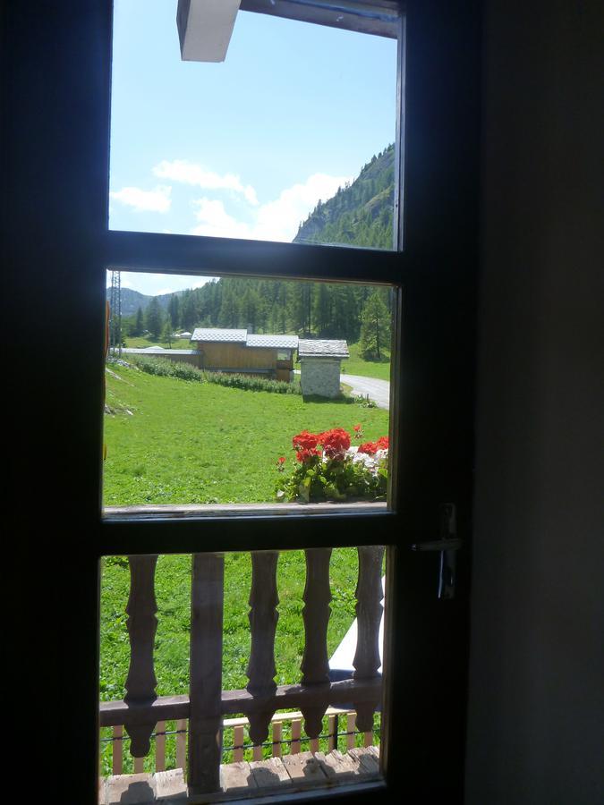 Bed and Breakfast Chalet Les Melezes Тінь Екстер'єр фото